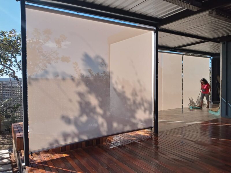 Toldo vertical modelo cortina com tela solar 5% plus - Image 9