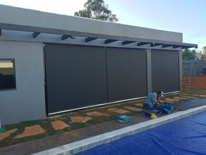 Toldo vertical modelo cortina com tela solar 5% plus - Image 16