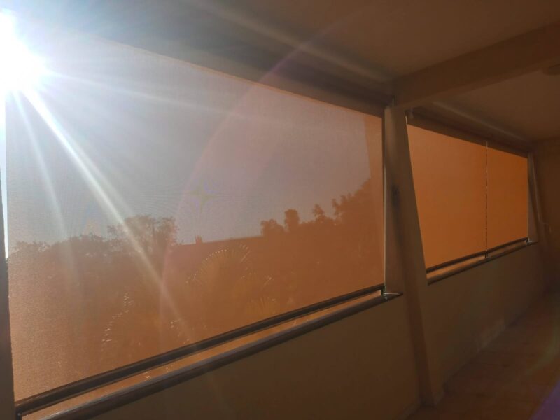 Toldo vertical modelo cortina com tela solar 5% plus - Image 26
