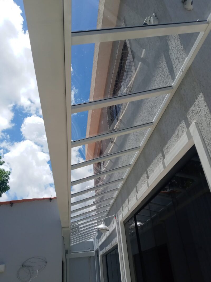 Estruras fixas e móveis revestidas em policarbonato - Image 13
